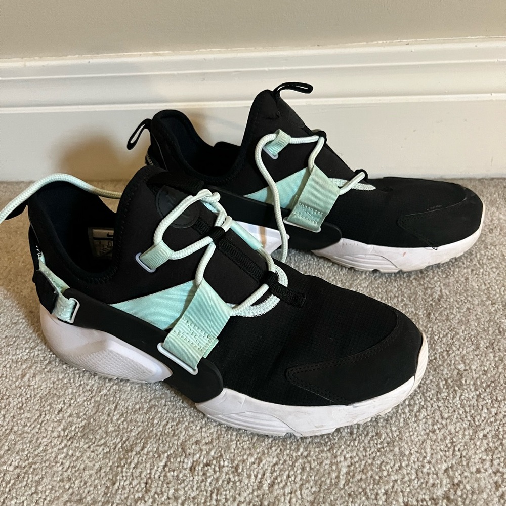 Nike tennis shoes